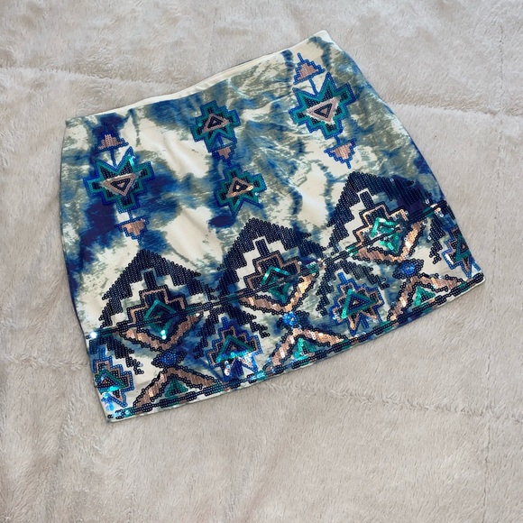 NWT size xs sequin Aztec skirt - Picture 3 of 3